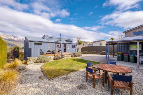 Bremner Bay Views - Wanaka Upstairs Holiday Unit