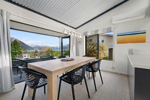 Bremner Bay Views - Wanaka Upstairs Holiday Unit