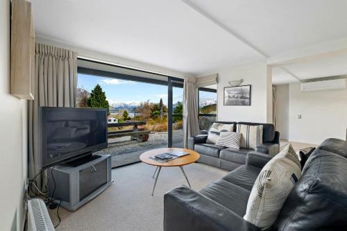 Bremner Bay Bliss - Wanaka Downstairs Holiday Unit