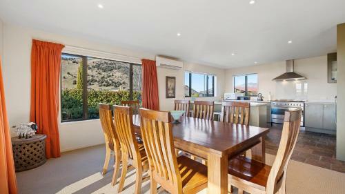 Mt Iron Views - Wanaka Holiday Home