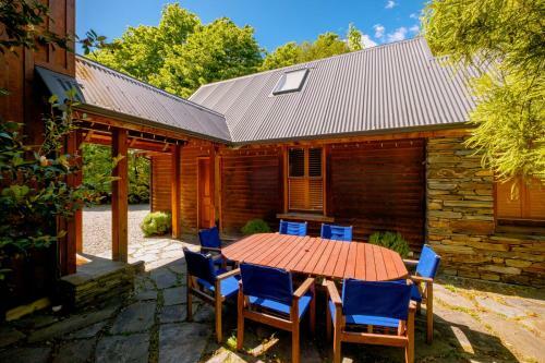 Alpine Lodge - Wanaka Holiday Home