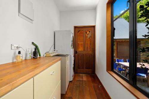 Alpine Lodge - Wanaka Holiday Home