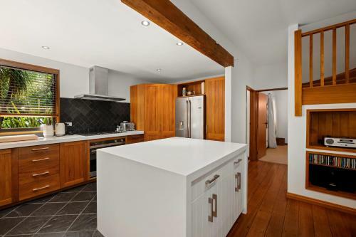 Alpine Lodge - Wanaka Holiday Home