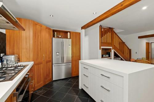 Alpine Lodge - Wanaka Holiday Home
