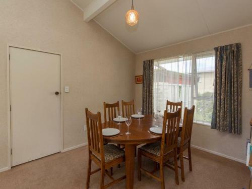 Lake Getaway - Wanaka Holiday Home