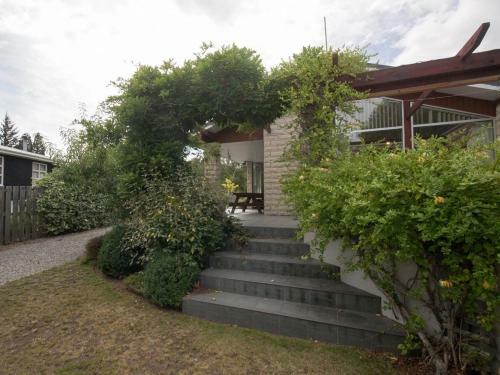 Lake Getaway - Wanaka Holiday Home