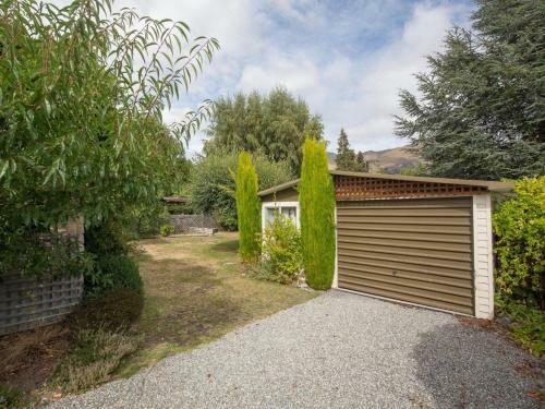 Lake Getaway - Wanaka Holiday Home