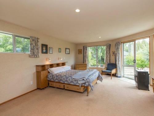 Lake Getaway - Wanaka Holiday Home
