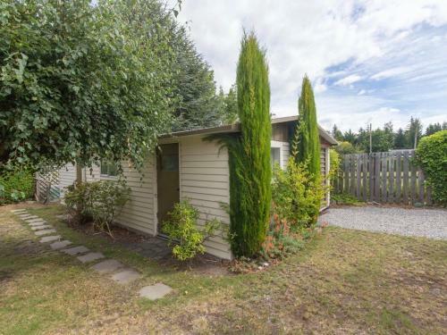 Lake Getaway - Wanaka Holiday Home