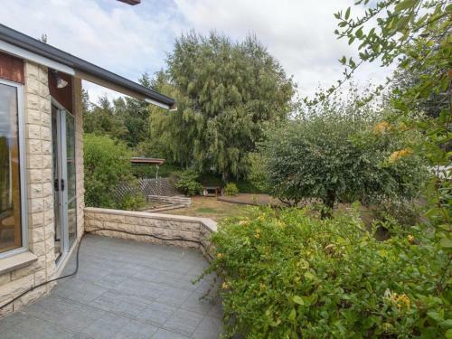 Lake Getaway - Wanaka Holiday Home