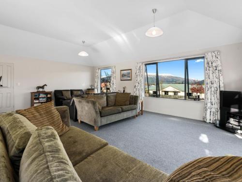 Mount Iron Magic - Wanaka Holiday Home