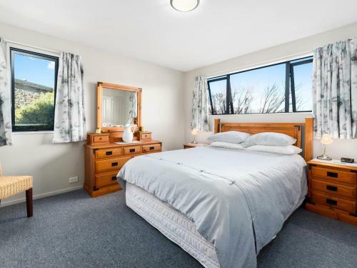 Mount Iron Magic - Wanaka Holiday Home