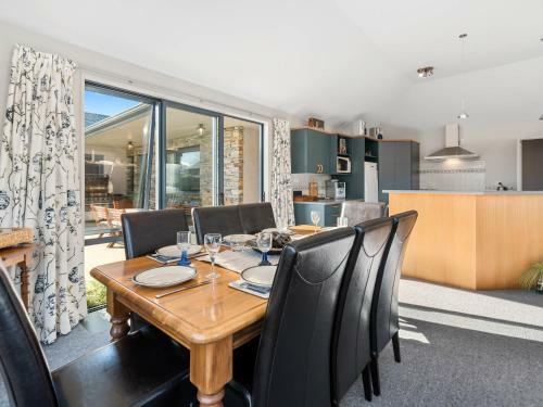 Mount Iron Magic - Wanaka Holiday Home