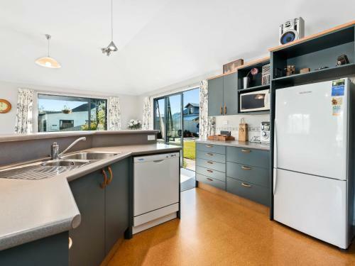 Mount Iron Magic - Wanaka Holiday Home