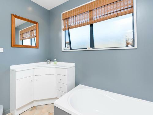 Mount Iron Magic - Wanaka Holiday Home