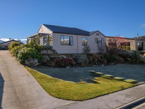 Mount Iron Magic - Wanaka Holiday Home