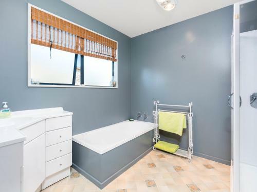 Mount Iron Magic - Wanaka Holiday Home