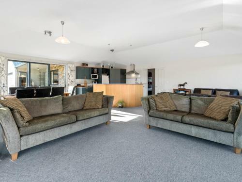 Mount Iron Magic - Wanaka Holiday Home
