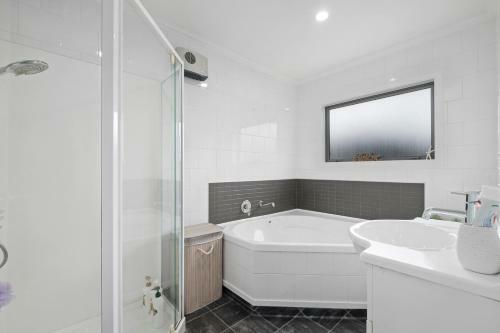 Haven On Hunt - Albert Town Holiday Home