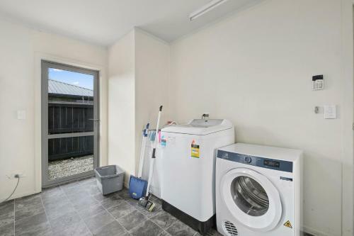 Haven On Hunt - Albert Town Holiday Home