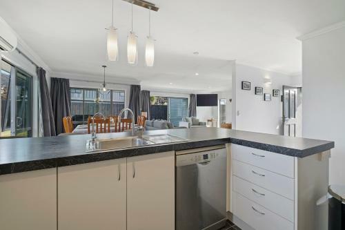 Haven On Hunt - Albert Town Holiday Home