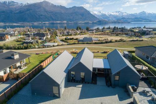 Black Peak View - Sleeps 8 - Spa Pool - Lake Views