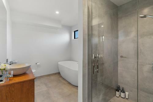 Kapuka Stays - Wanaka Holiday Home
