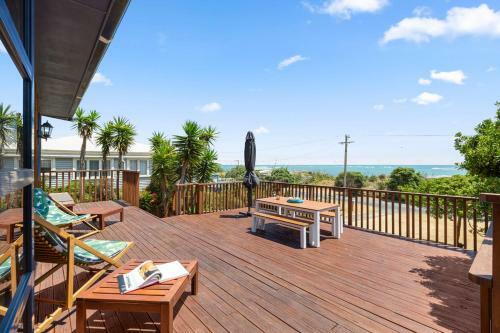 The Big Round Window - Raglan Holiday Home
