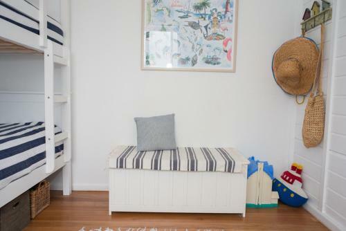 Bay View Beach House - Raglan Holiday Home