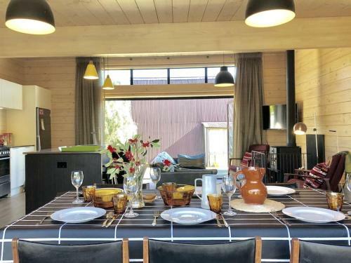 New Architecturally Designed Cottage
