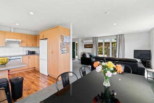 Southern Comfort - Wanaka Holiday Home