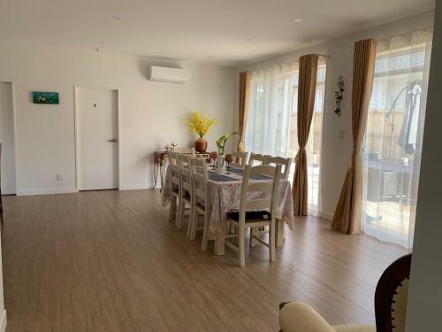 Silverdale Green Valley Holiday House