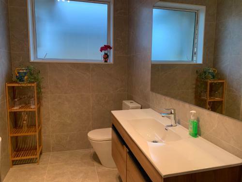 Silverdale Green Valley Holiday House