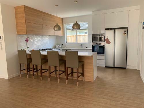 Silverdale Green Valley Holiday House