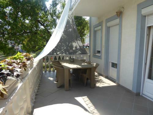Hollik Apartmanh�z