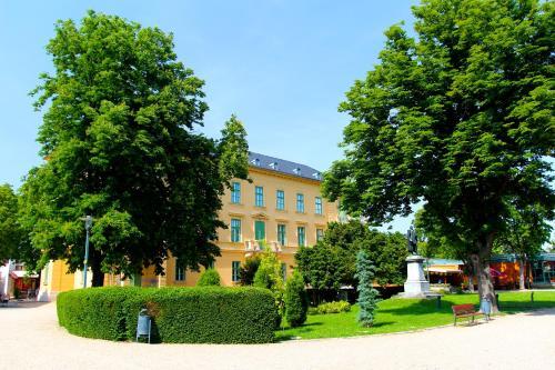 Ipoly Residence - Executive Hotel Suites
