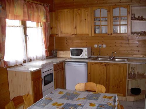Csal�dbar�t Fah�z