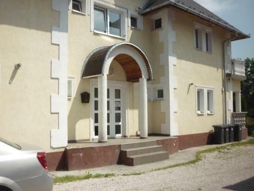 Kis-barbara Apartman