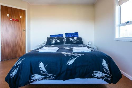 Hedgehog Heights - Waiheke Island Holiday Home