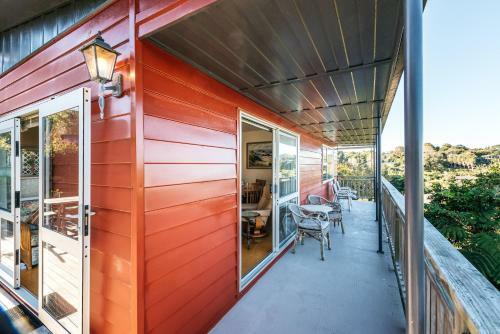 Hedgehog Heights - Waiheke Island Holiday Home