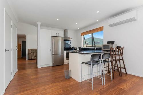 Bream Bay Family Bach - Ruakaka Holiday Home