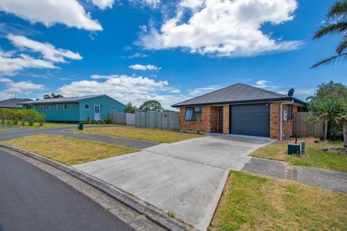 Bream Bay Family Bach - Ruakaka Holiday Home