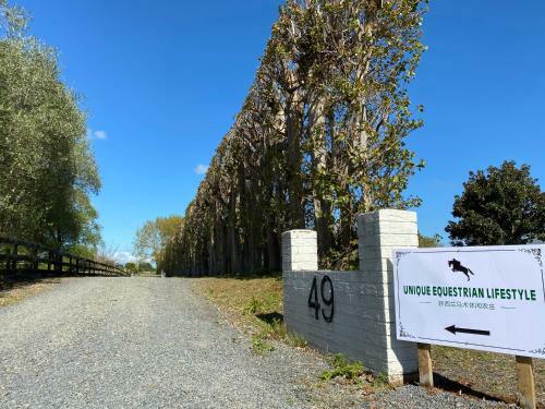 Bed & Breakfast Unique Equestrian Lifestyle