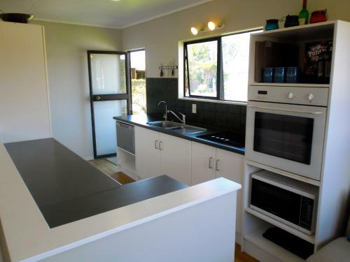 Main Magic - Tairua Holiday Home