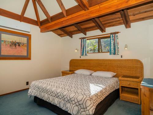 Tairua Waterfront Villa 6 - Tairua Holiday Studio Unit