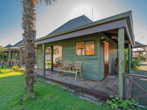 Tairua Waterfront Villa 6 - Tairua Holiday Studio Unit
