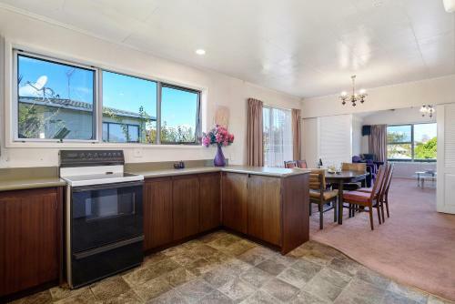 Taupo View Rendezvous - Taupo Holiday Home