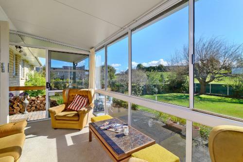 Taupo View Rendezvous - Taupo Holiday Home