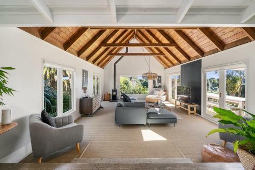 The House - The Lodge Te Horo