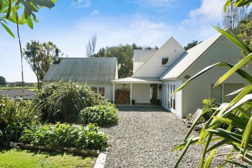The House - The Lodge Te Horo